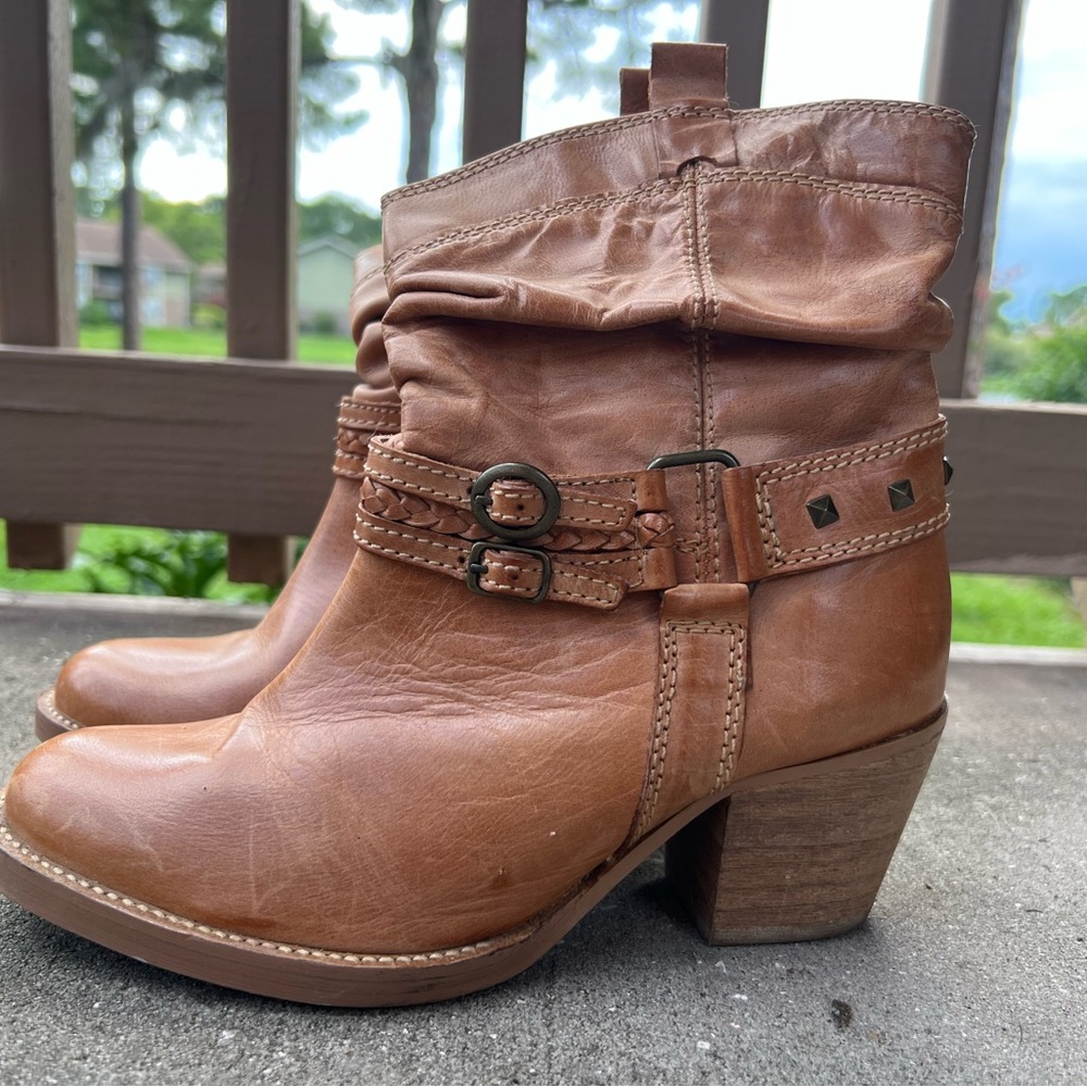 Steve Madden tanner Leather boots size 6.5 pull on tan  block heel Western Style